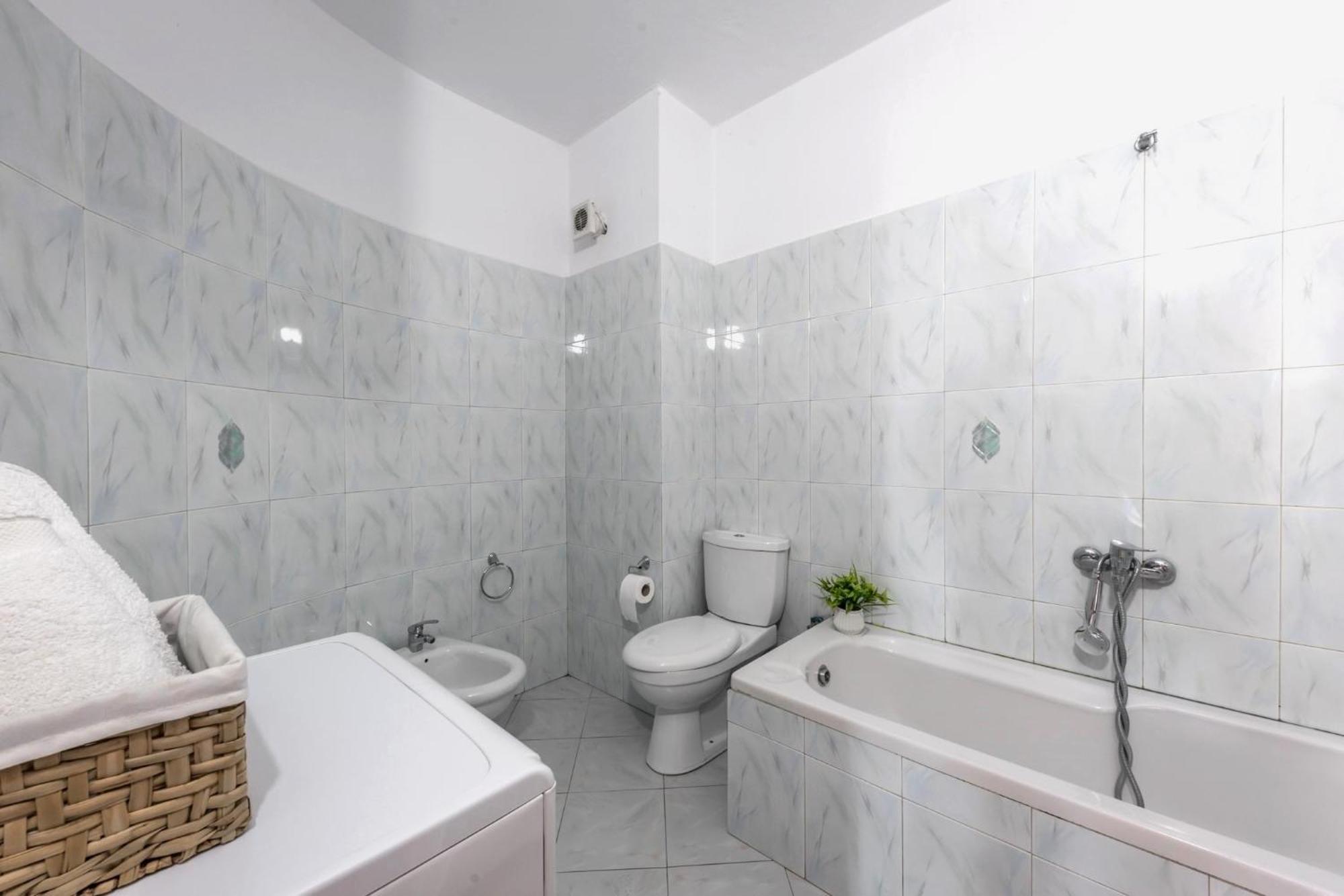Three Bedroom Romantic Promenade Apartamento Durrës