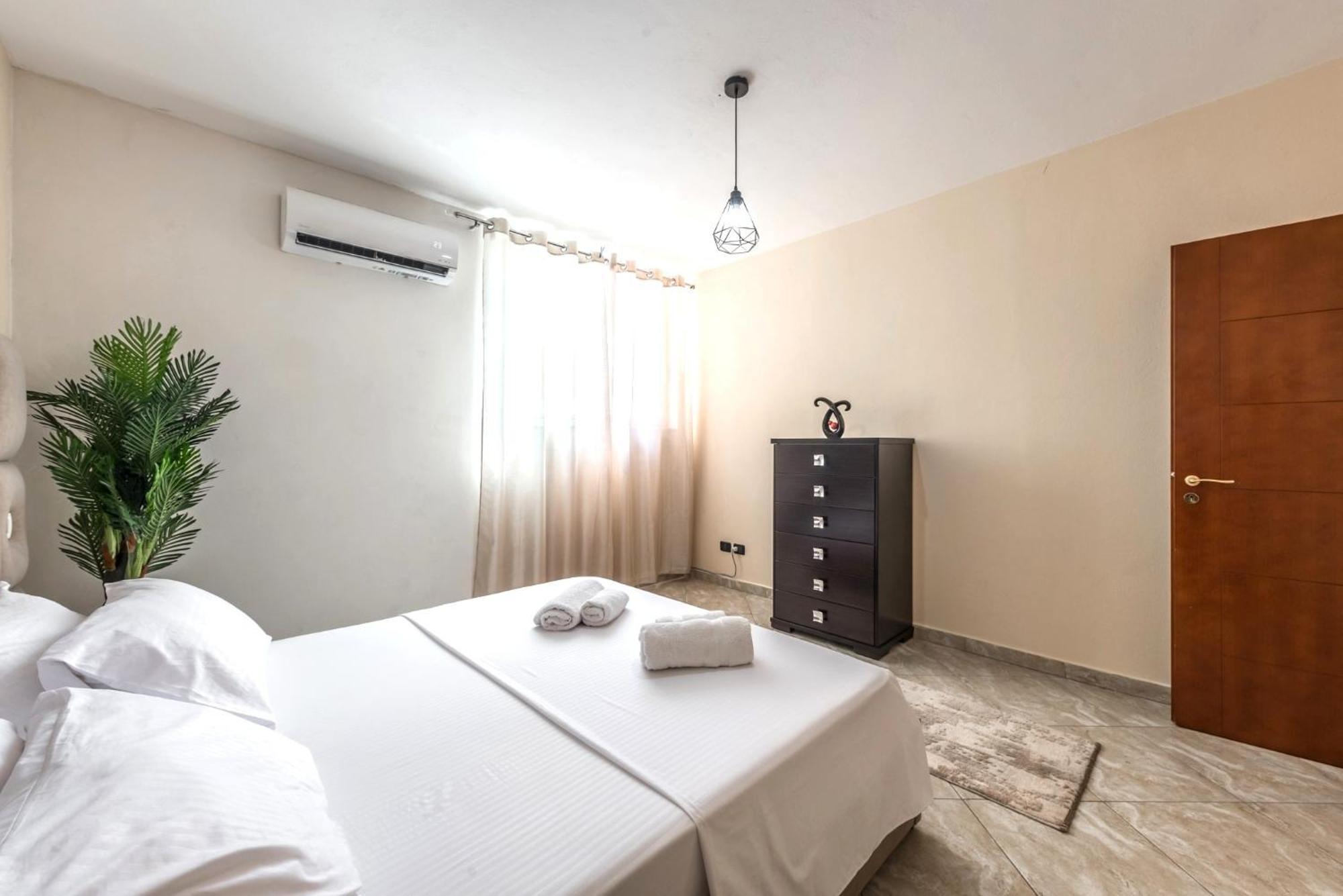 Three Bedroom Romantic Promenade Apartamento Durrës