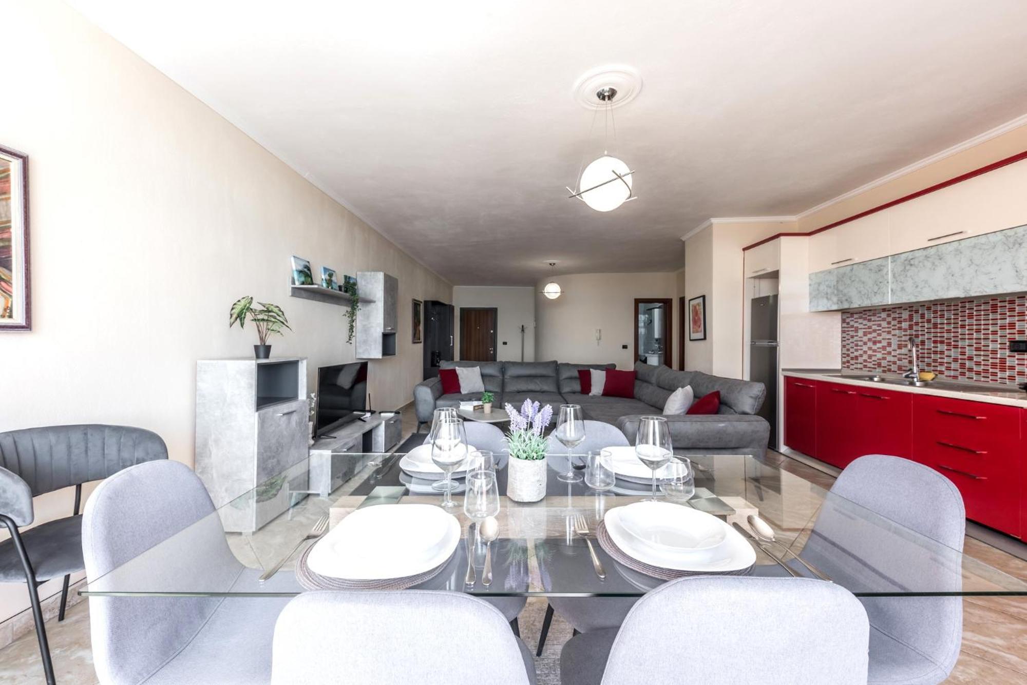 Three Bedroom Romantic Promenade *
